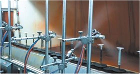 噴涂作業(yè).jpg 噴涂作業(yè).jpg