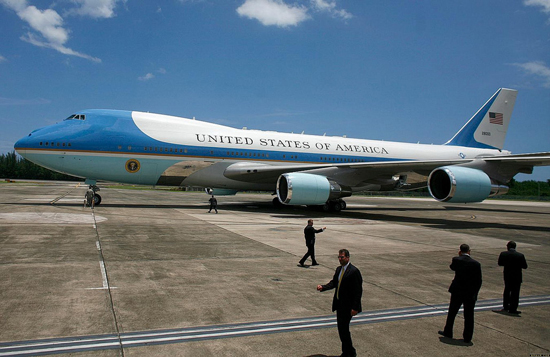 特朗普座機(jī)空軍一號(hào) 特朗普座機(jī)空軍一號(hào)